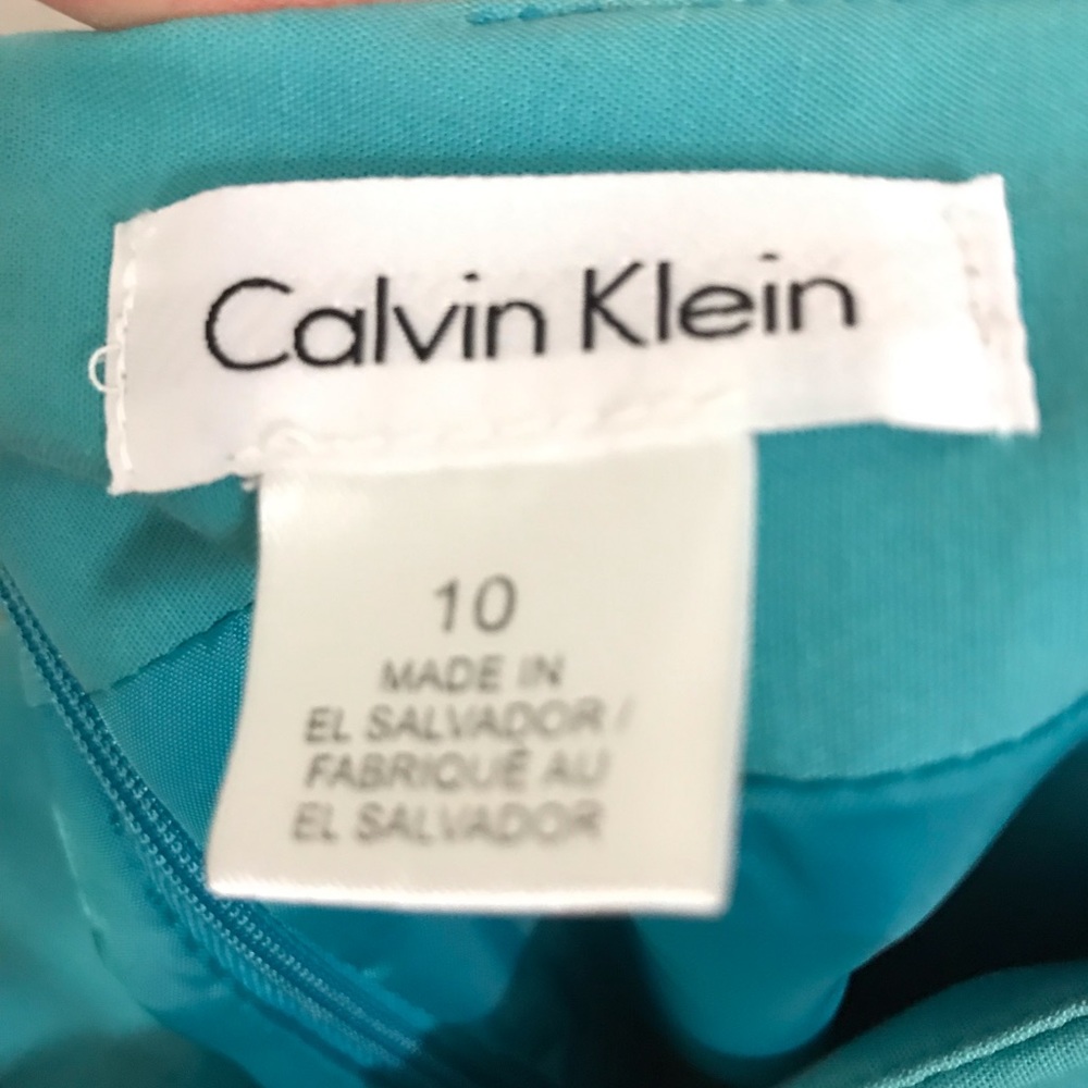 Calvin Klein Pencil Skirt with zipper detail - Picture 5 of 5